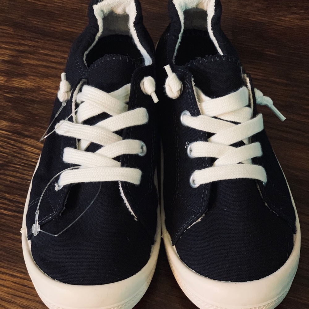 NIB Madden Girl Black Barby Shoes size 6